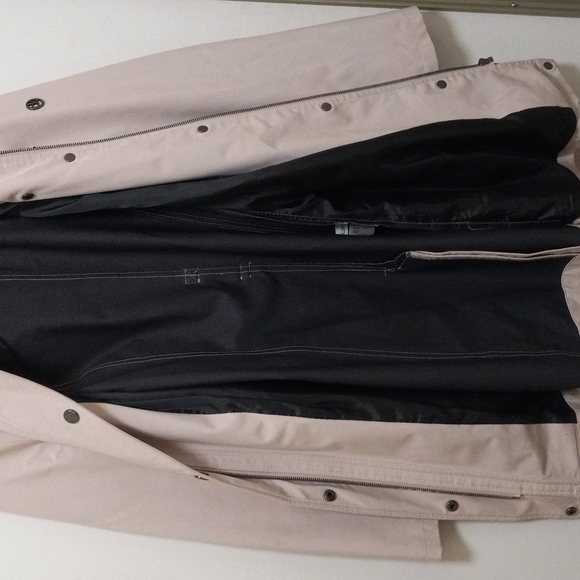 Calvin Klein waterproof jacket - Picture 7 of 13
